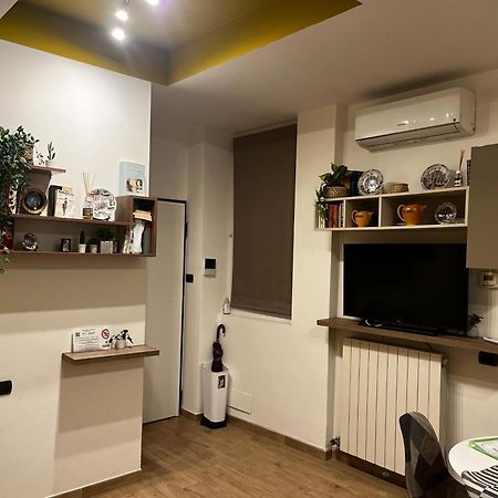 Nel Quartiere Bayres Suite Completamente Rinnovata Milánó Kültér fotó