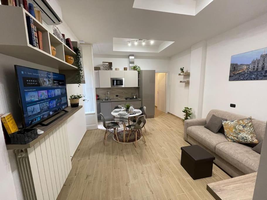 Nel Quartiere Bayres Suite Completamente Rinnovata Milánó Kültér fotó